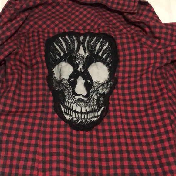 Red and Black skull flannel - Picture 1 of 3